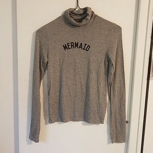Mermaid turtle neck with item